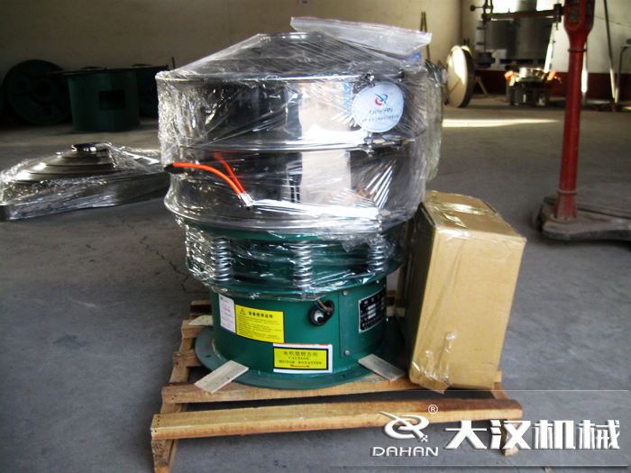 三氯蔗糖粉超聲波振動(dòng)篩采用不銹鋼+碳鋼材質(zhì)的產(chǎn)品能夠更好的節(jié)省成本，同時(shí)能夠達(dá)到想要的篩分效果。