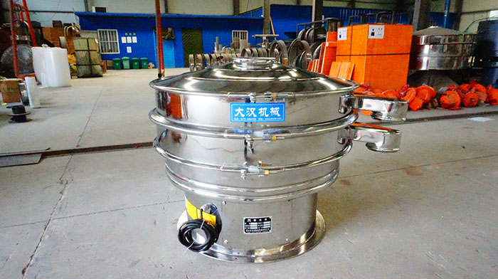 藕粉振動(dòng)篩適用于很多種不同的行業(yè)，對(duì)于物料多的篩分適用還是比較廣泛的。